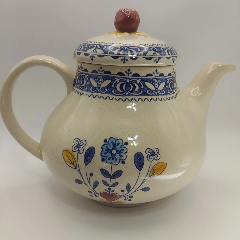 Johnson Brothers Old Granite Hearts Flowers Teapot Cream Blue Dutch Couple Read!